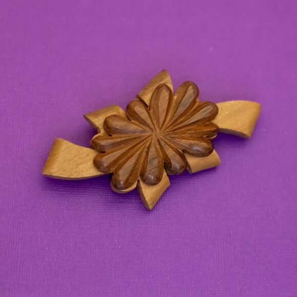 Vintage Wooden Floral Ribbon Abstract Brooch - V24 - Picture 1 of 2